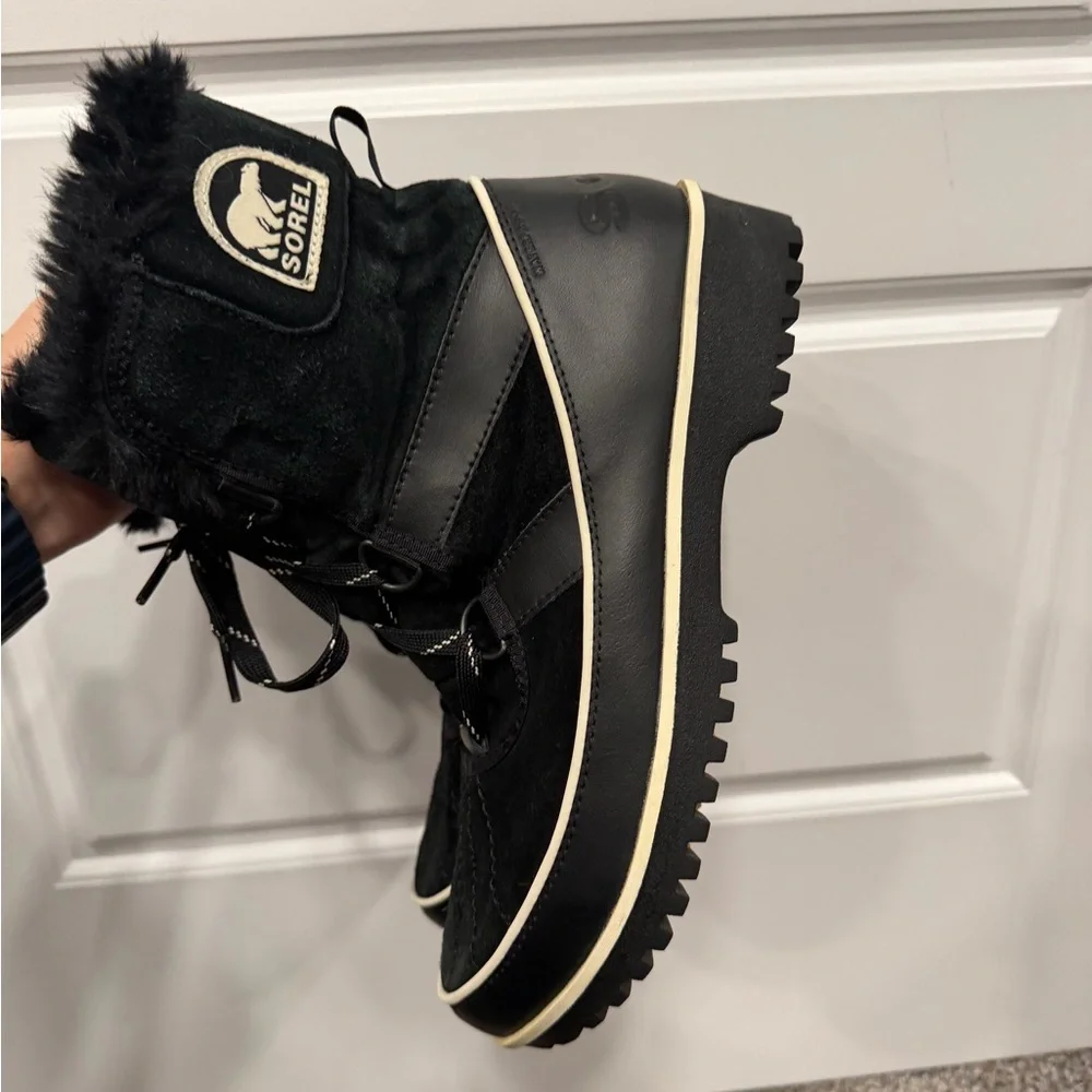 Sorel Women's Tivoli II waterproof suede winter boots in black size 8 - Picture 3 of 6